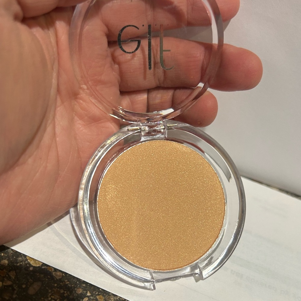 e.l.f. Highlighter in 21642 GLOW